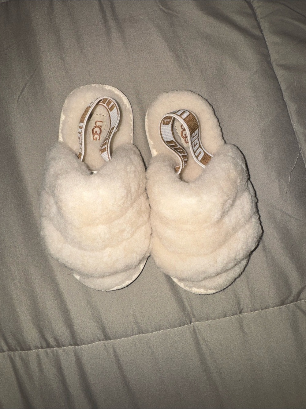 UGG Women's Fluff Cozy Slide Slippers in Cream